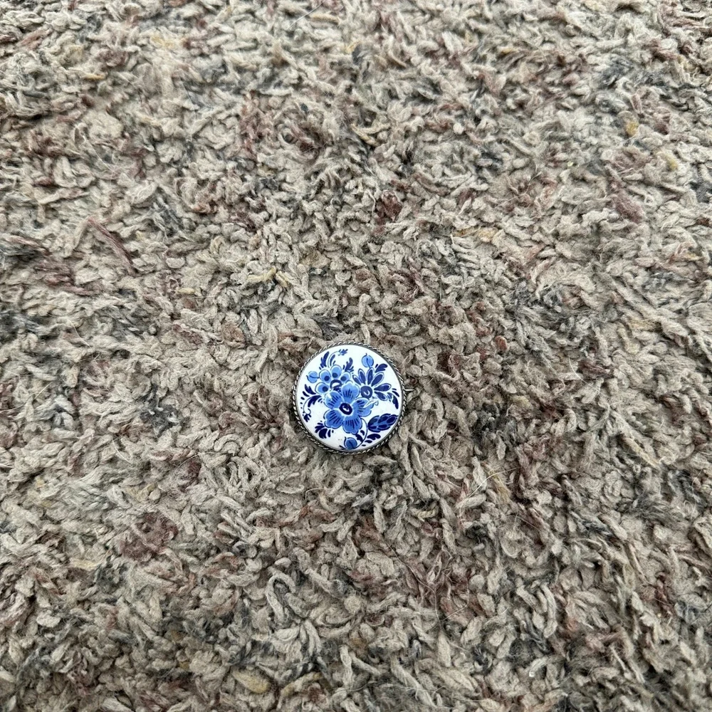 Vintage Delft Blue Porcelain Floral Brooch Silver Tone Filigree Round Pin‎ Dutch